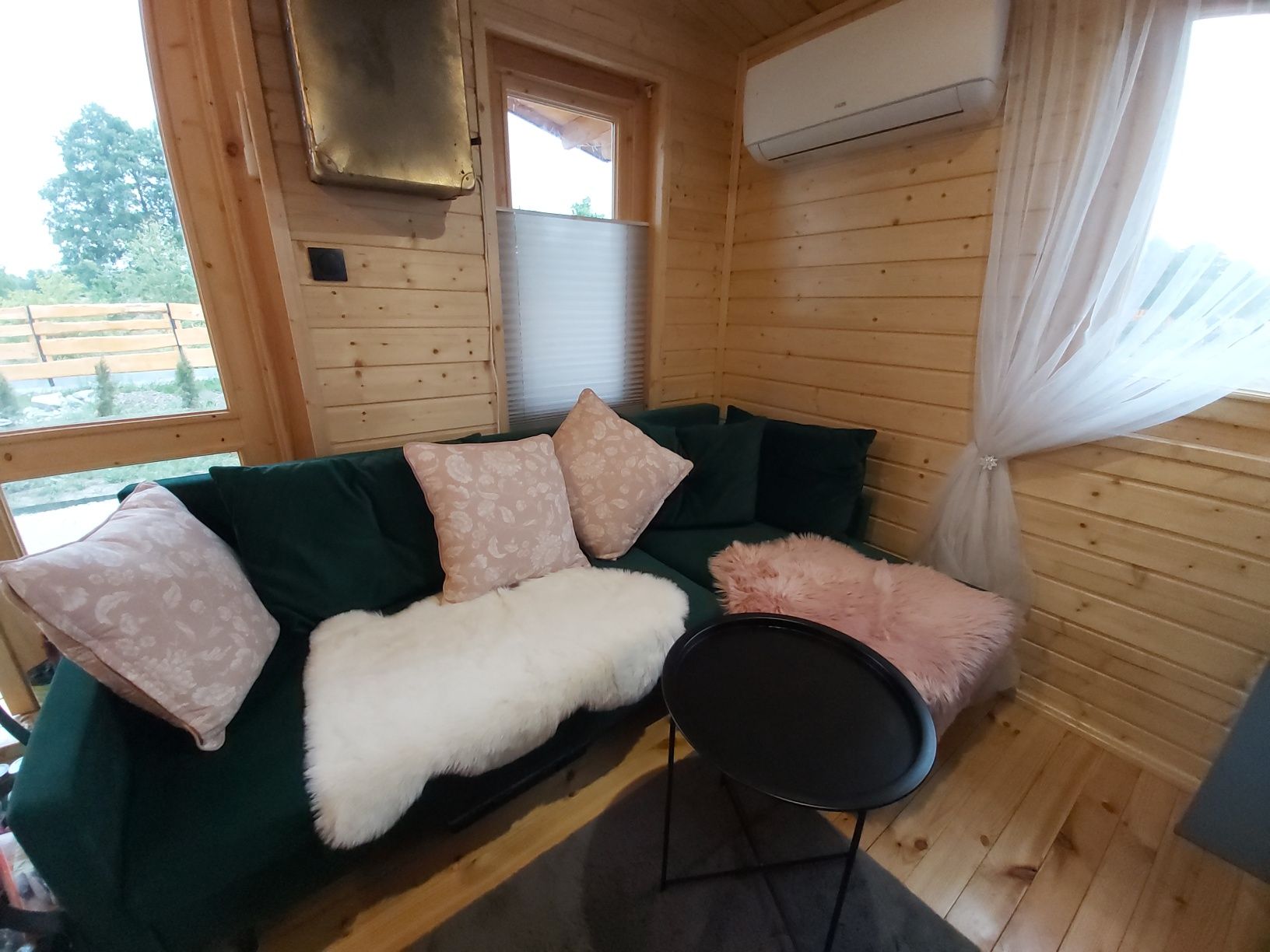 Drewniany Zakątek domek z jacuzzi i sauną na wyłączność