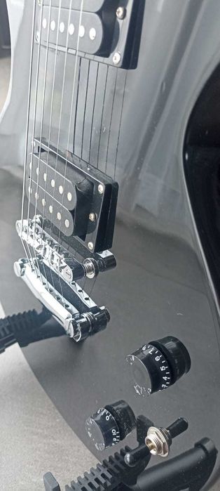 Gitara elektryczna Rocktile L-100 BL w kolorze czarnym