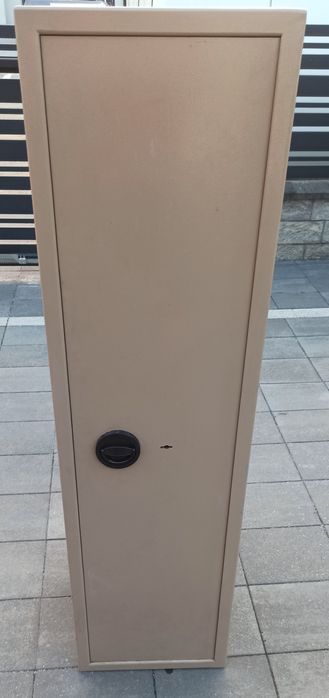 Sejf na broń długą i krótką. Stan bdb. Szafa pancerna.