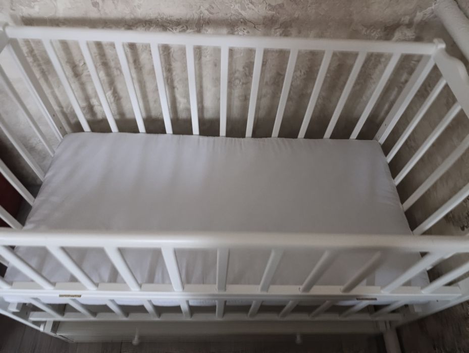 Дитяче ліжечко нове