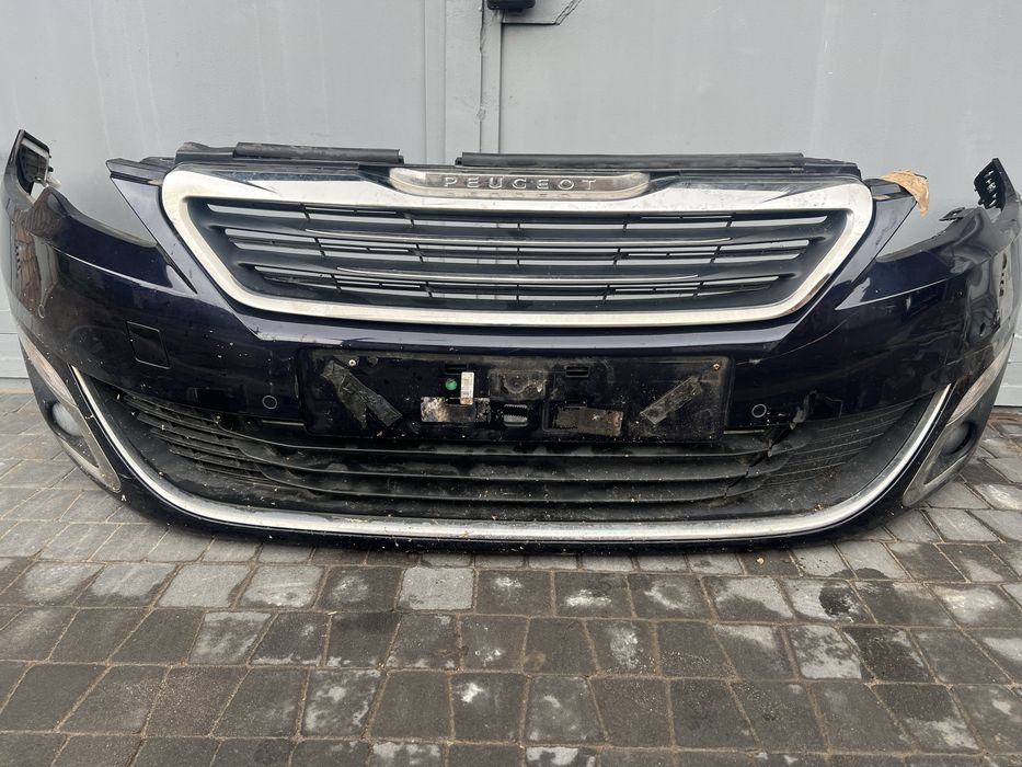 Peugeot 308 t9 бампер передній.