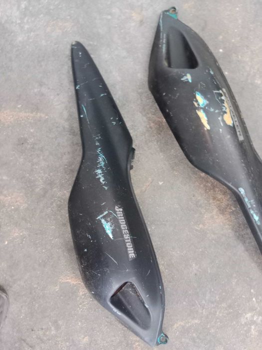 cagiva canyon boczki owiewki boczne plastiki boczek zadupek