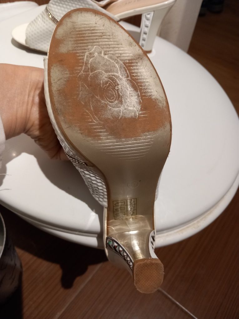 Klapki na obcasie r 37 Ula Giulia, Wysokość obcasa z platformą 8,5 cm