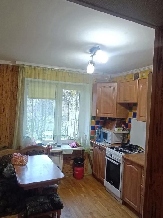 Трикімнатна квартира на другому поверсі