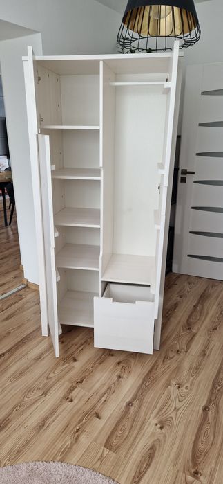 Szafa i komoda  drewniana do pokoju dzieciecego