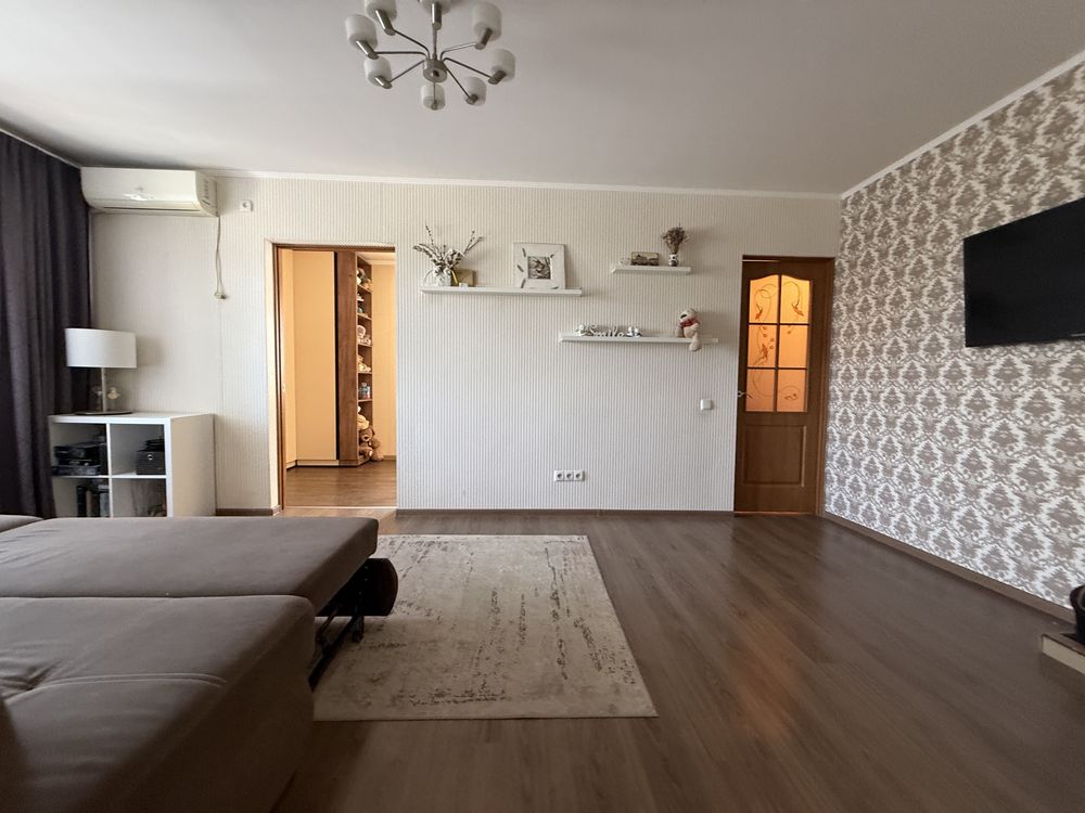 Продается 2 к квартира, 12 квартал , вул. Василя Сліпока
