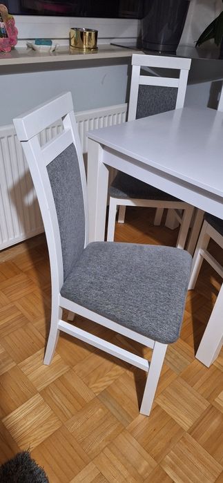 Stół 80x80,  rozkładany do 230cm + 4 krzesła