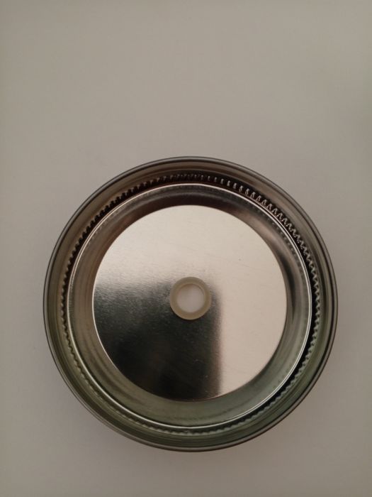 Скляна чашка з соломинкою