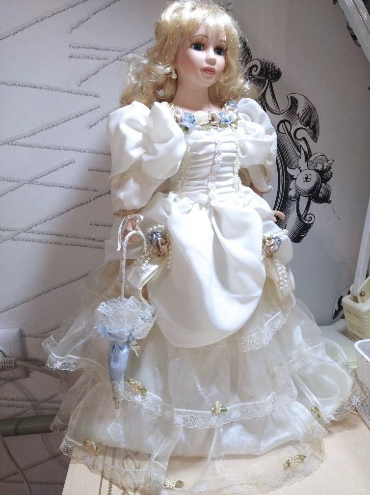Фарфорова лялька (колекційна), привезена з Англії