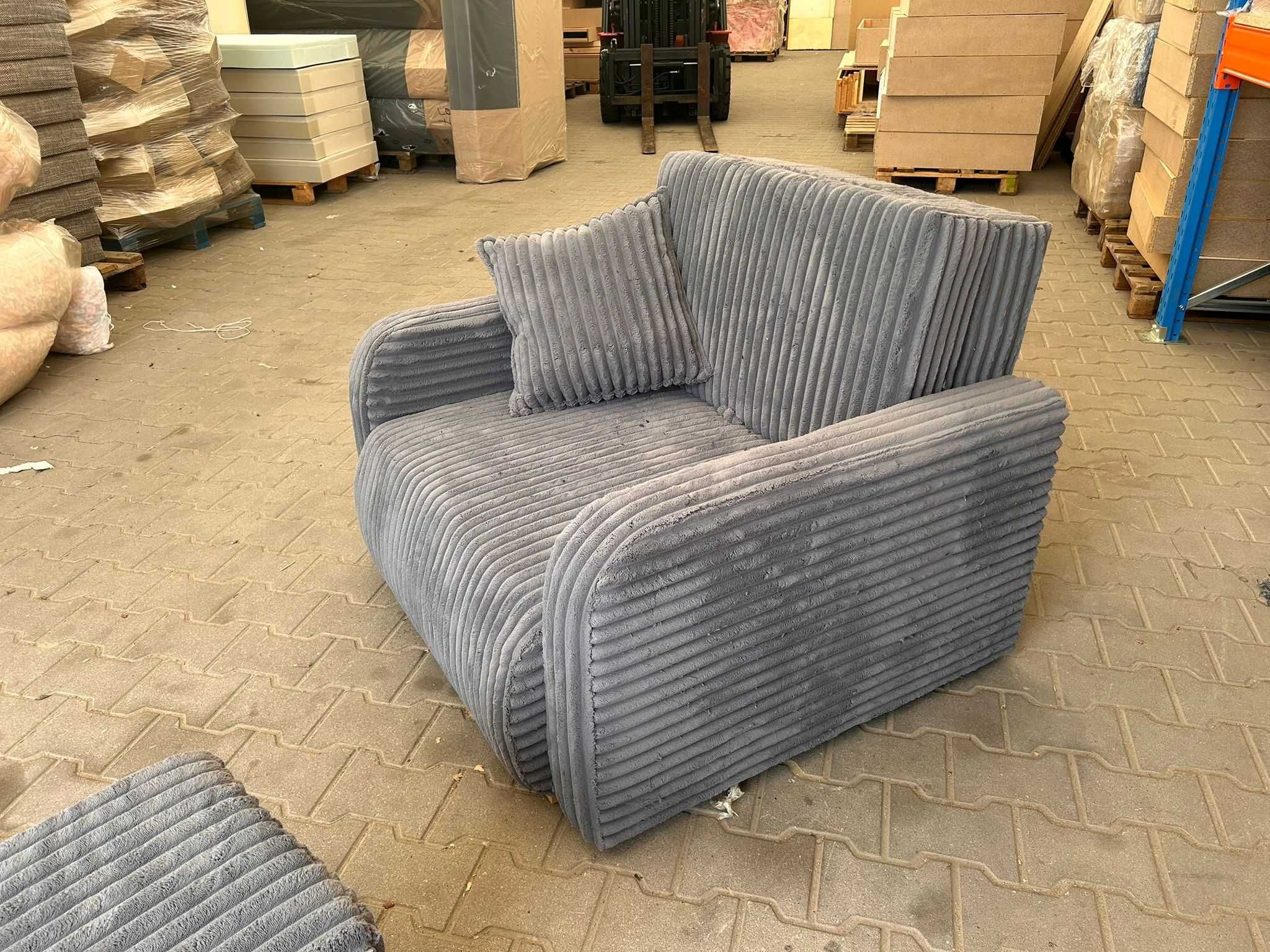 Mika 1 – mała sofa z dużymi możliwościami, dostawa w całej Polsce