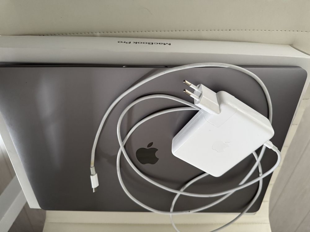 Apple MacBook Pro 16in Late 2019 16GB DDR4 i7 512SSD