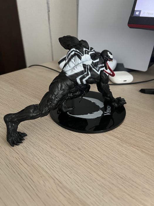 Figurka Venom dynamiczna poza MARVEL
