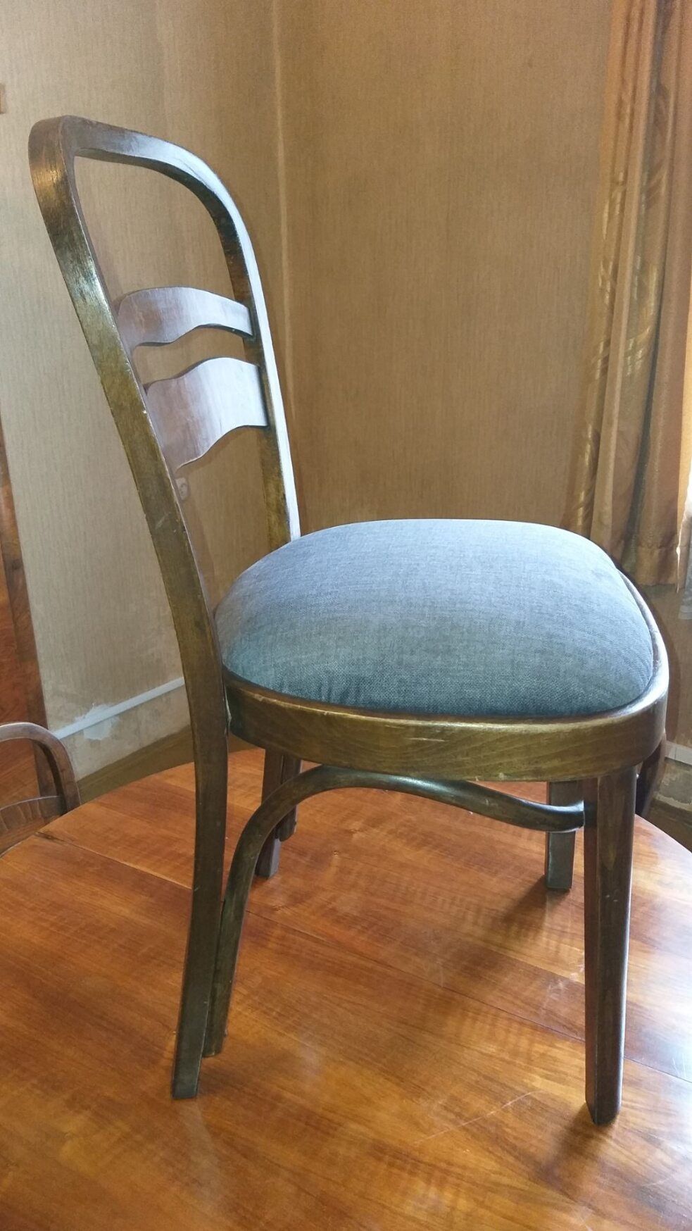 Rozkładany stół z 6 krzesłami PRL Thonet