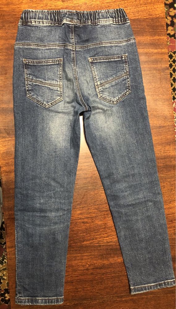 Крутые джинсы Zara и Reserved на юных модников.