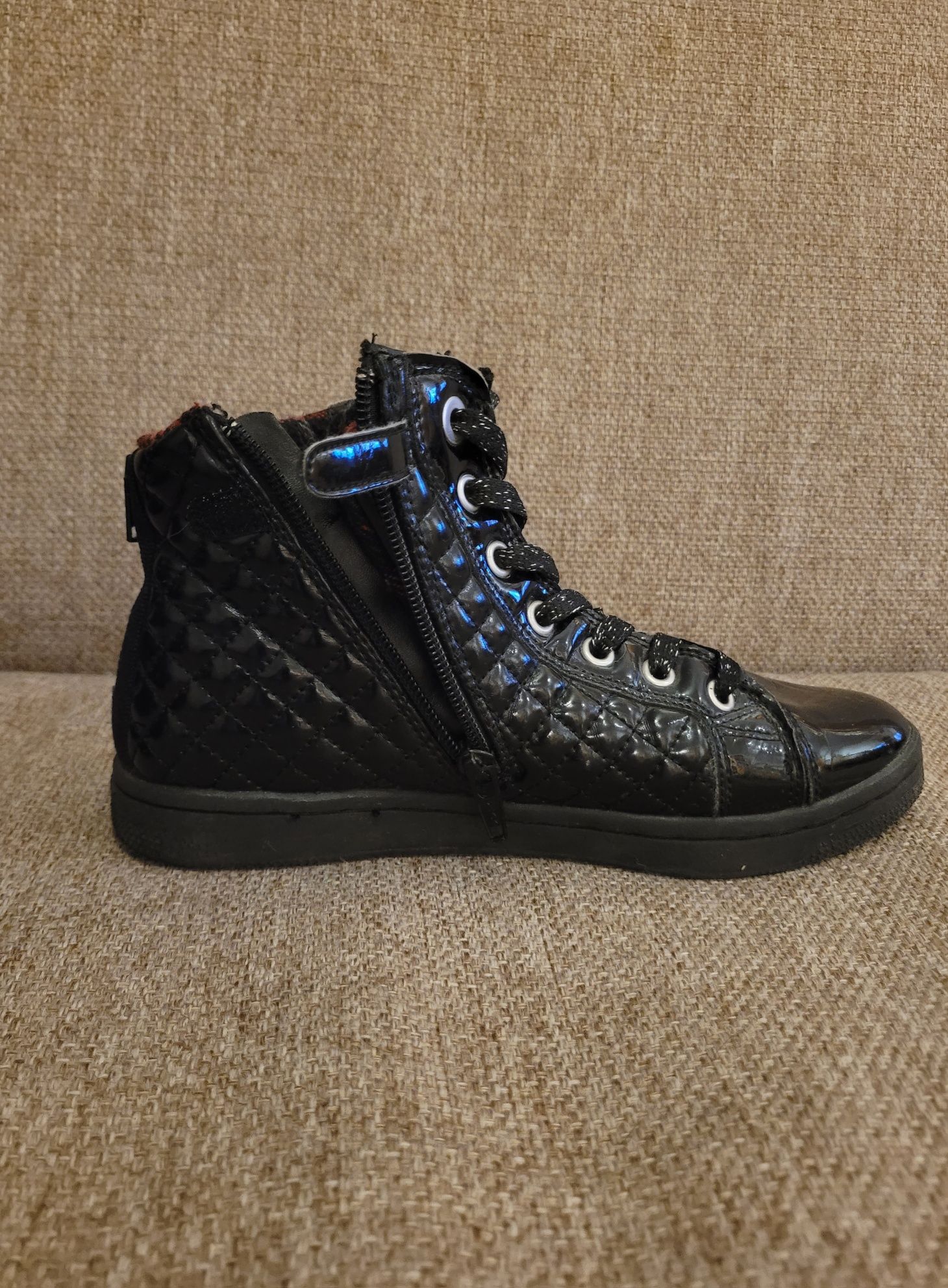 Wysokie, lakierowane trampki / sneakersy (Geox, 36)