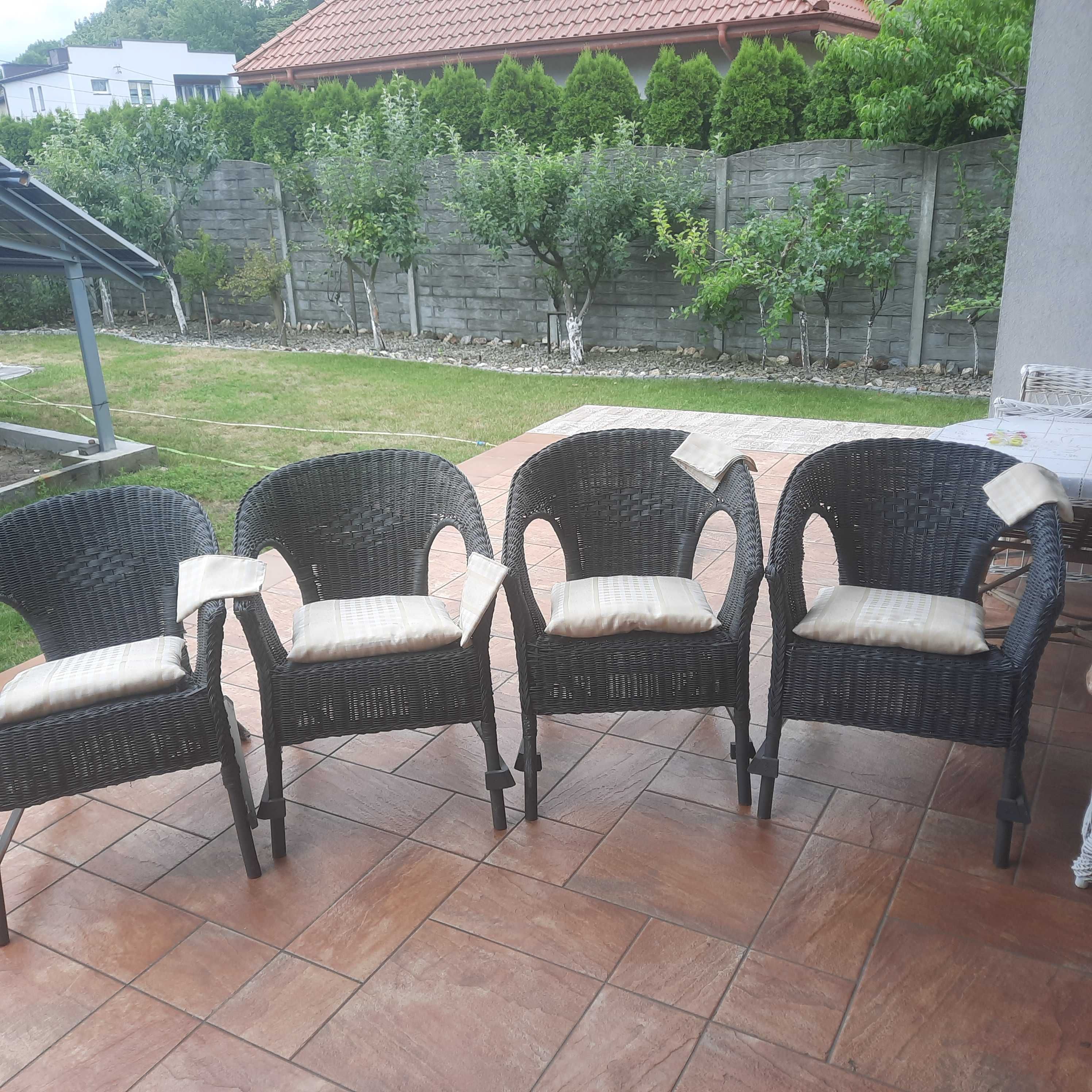 Poduszki ogrodowe 4 szt. + gratis. Cena do negocjacji.