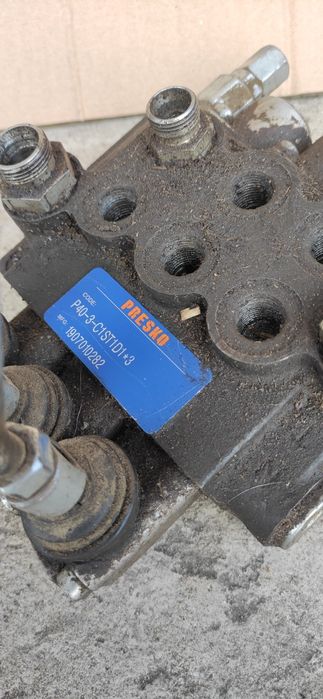 Rozdzielacz hydrauliczny 3-sekcyjny ręczny Presko 40L 03P40