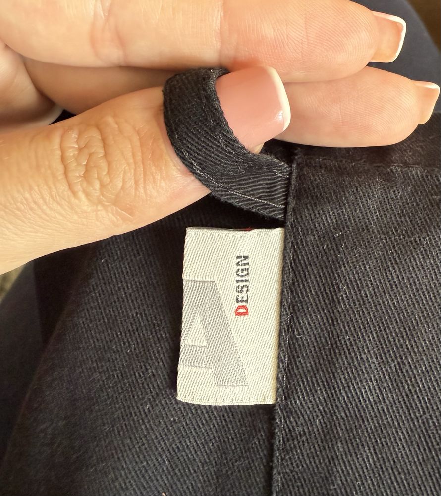 Czarny fartuch damski wkladany fartuch medyczny duże kieszenie XS S