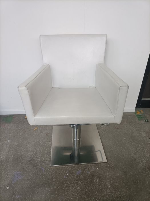 Sprzedam fotel fryzjerski