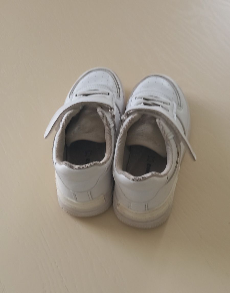 Кросівки білі для хлопчика, дівчинки 5-6  років