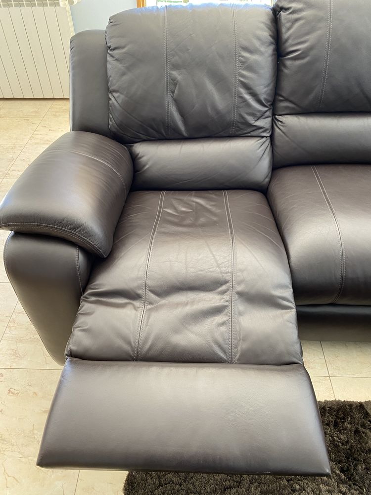 Sofa Chateux D’Ax pele genuina 3 lugares