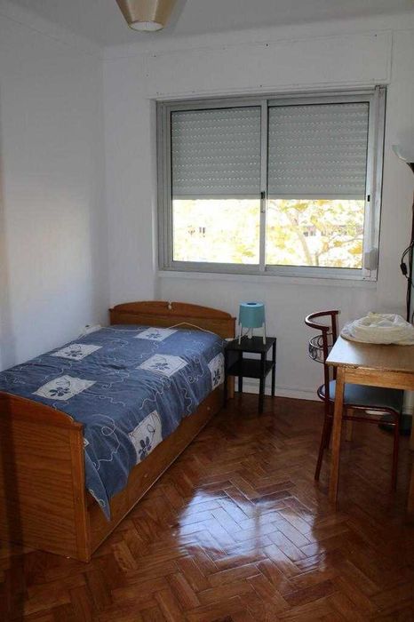 Quarto em Benfica com contrato