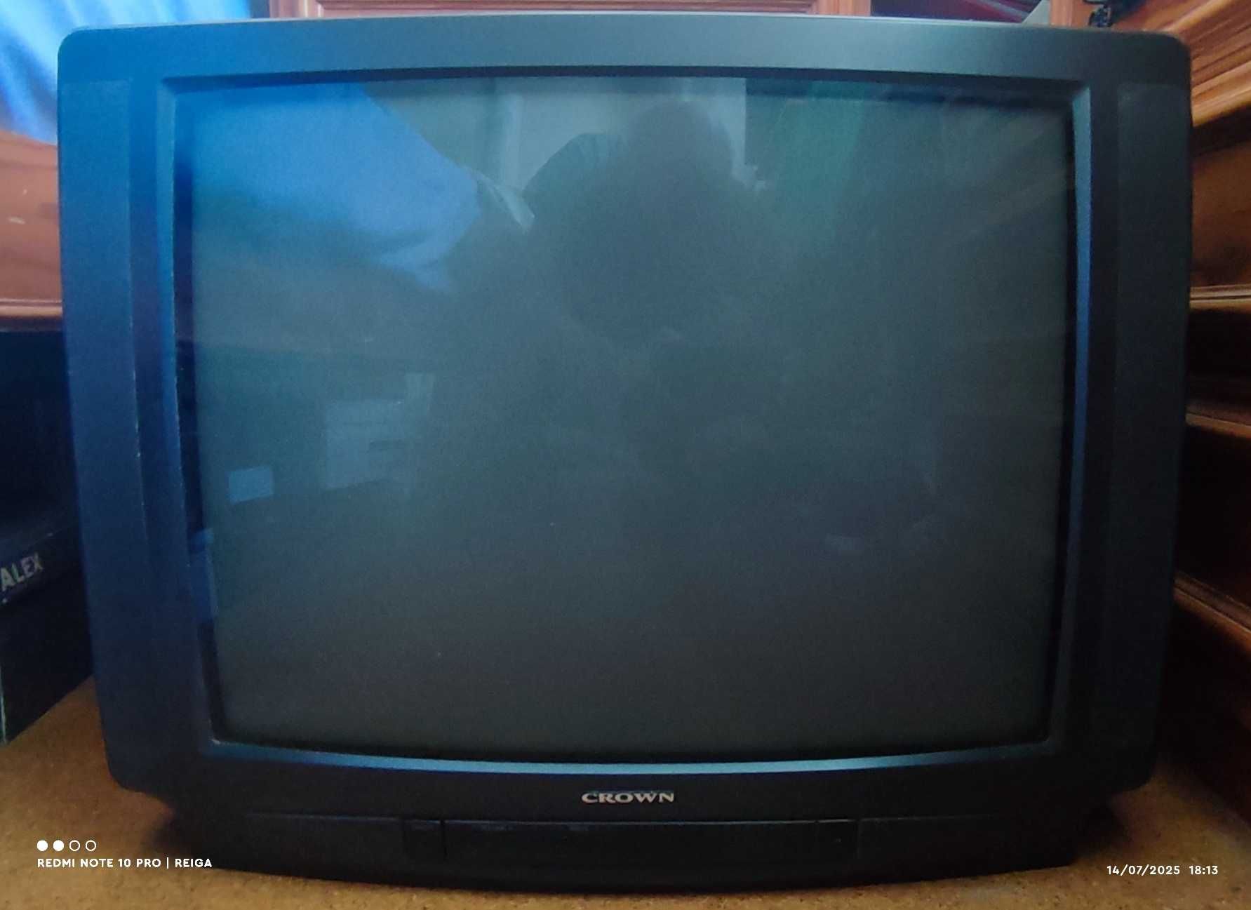 Televisão usada CROWN, sem comando a funcionar bem