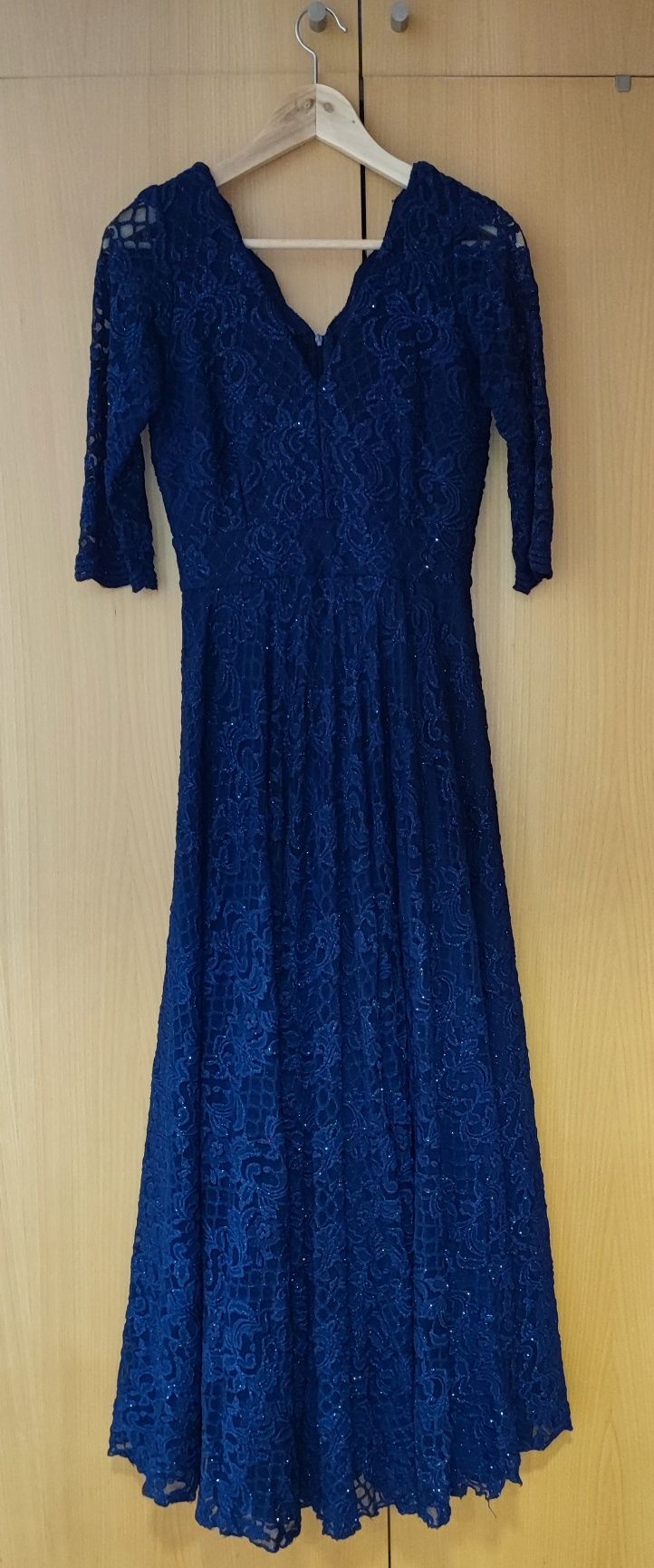 Vestido comprido azul em renda