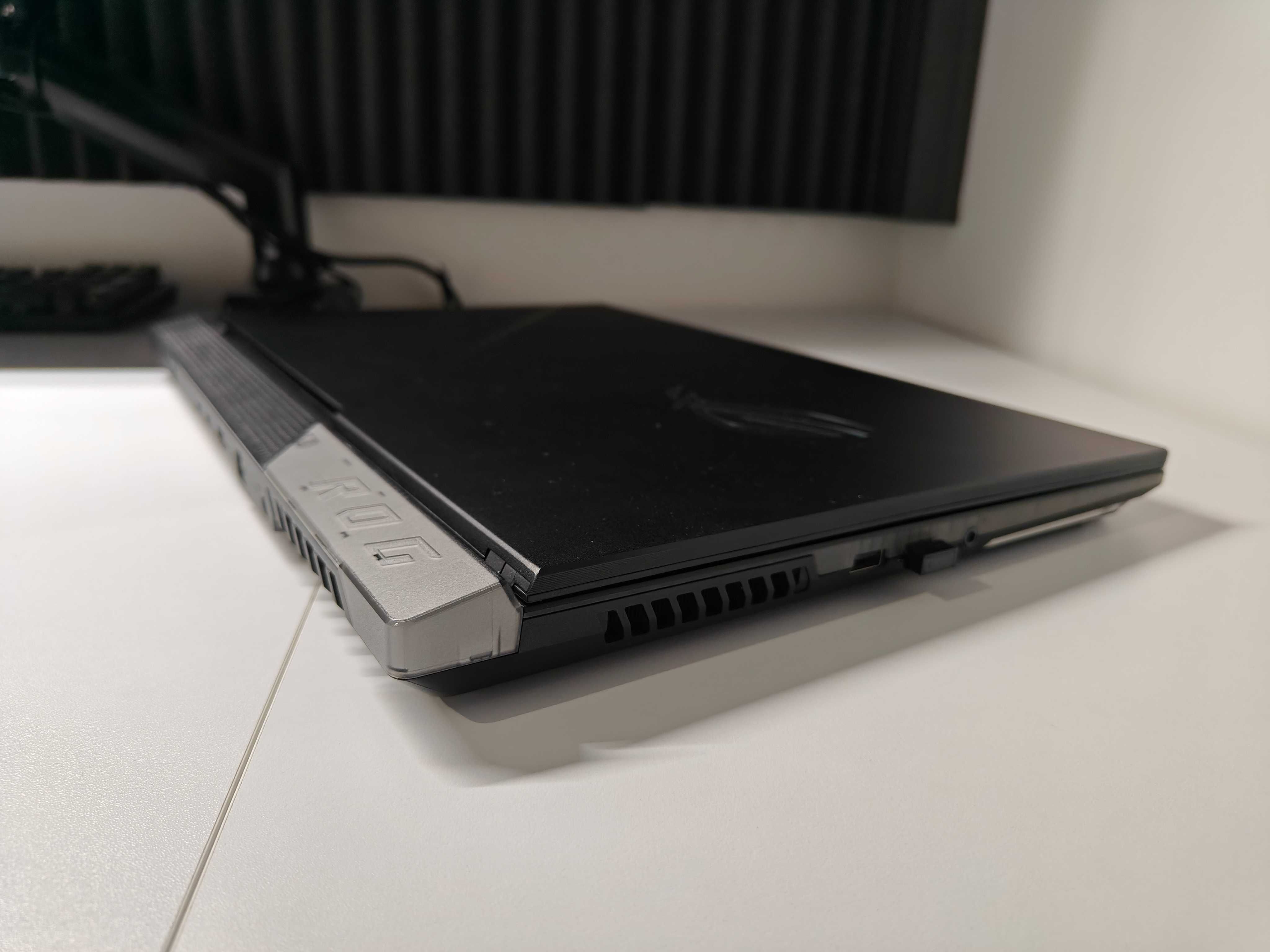 Ноутбук Asus ROG strix g733zw