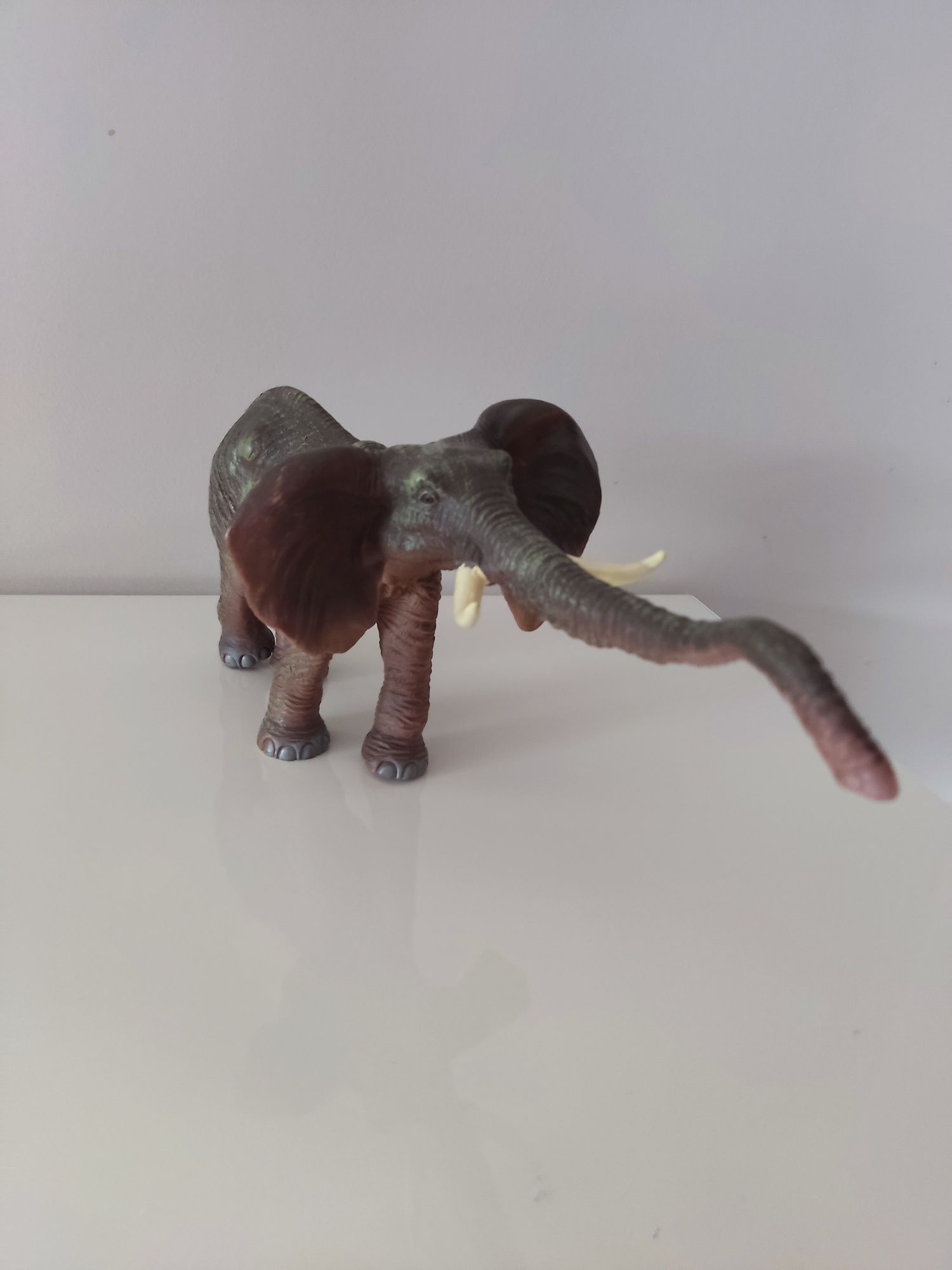 Duża figurka słonia afrykańskiego słoń