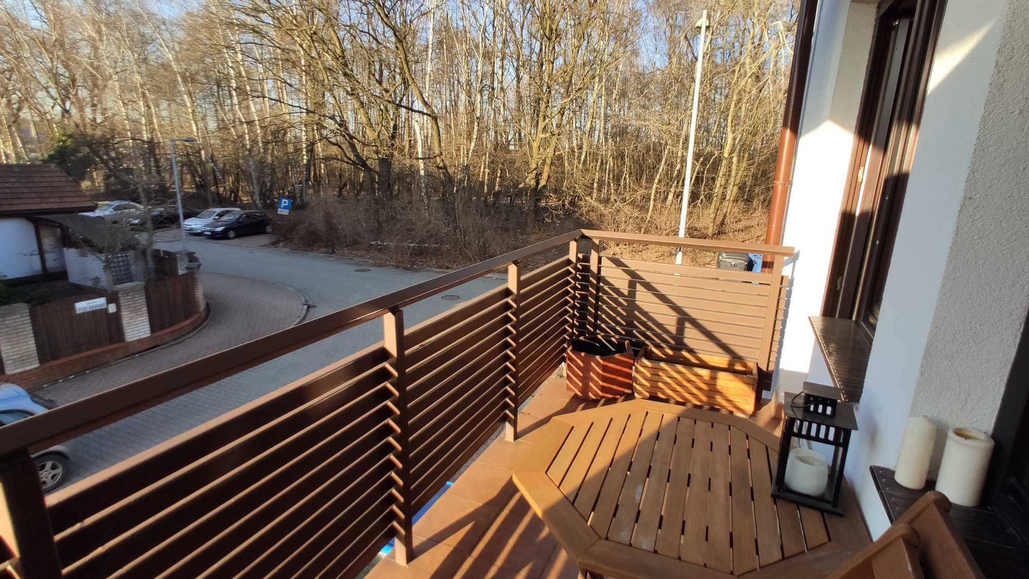 Kraków Kliny | kawalerka na wynajem | balkon z widokiem na park