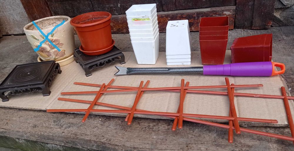 Б/у поддоны для горшков, горшочки, настенные подставки