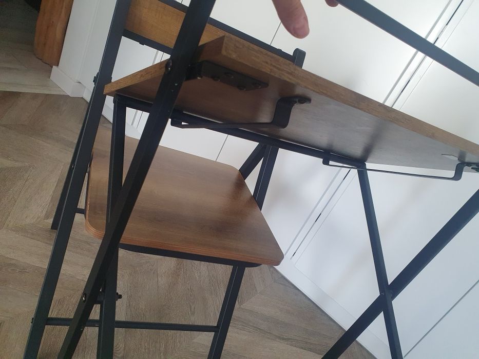 Składne krzesło i składane biurko