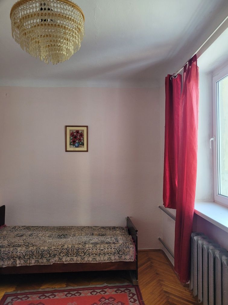 Продам 2 км.кв.в самому серці міста по вул.Незалежності (гот.Надія)