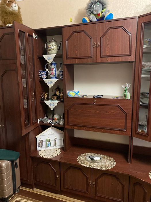 Стінка в кімнату