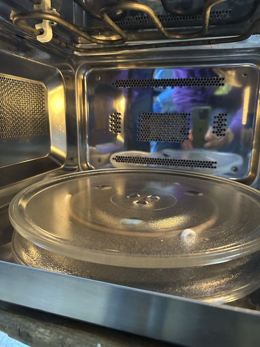 Мікрохвилева піч з грилем