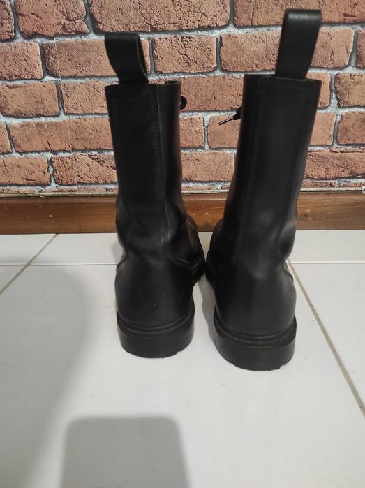 Botas em  biqueira de aço