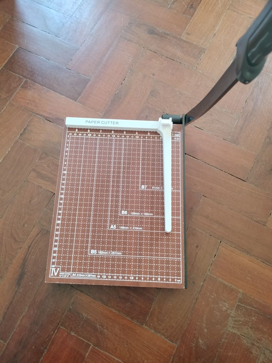 Guilhotina de papel A4