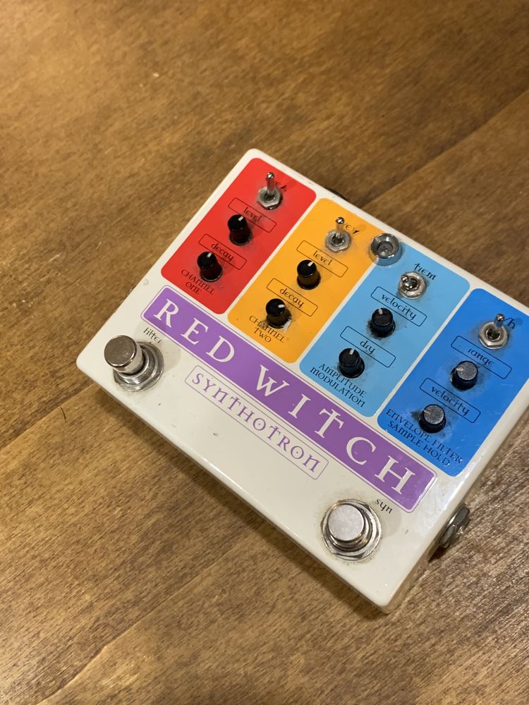 Pedal Red Witch - “Synthotron”