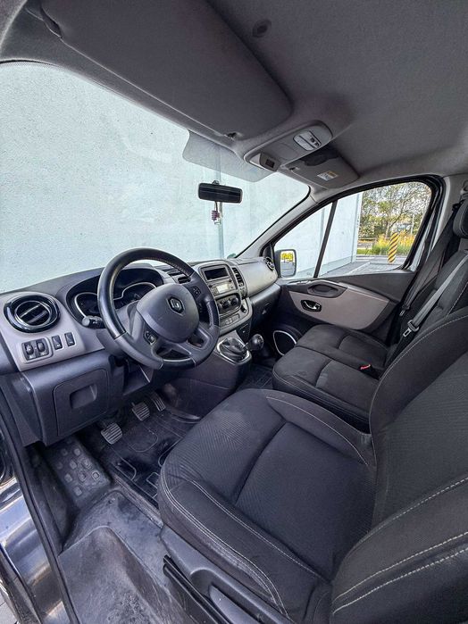 Renault Trafic L2H1 karawan pogrzebowy (do zabudowy)