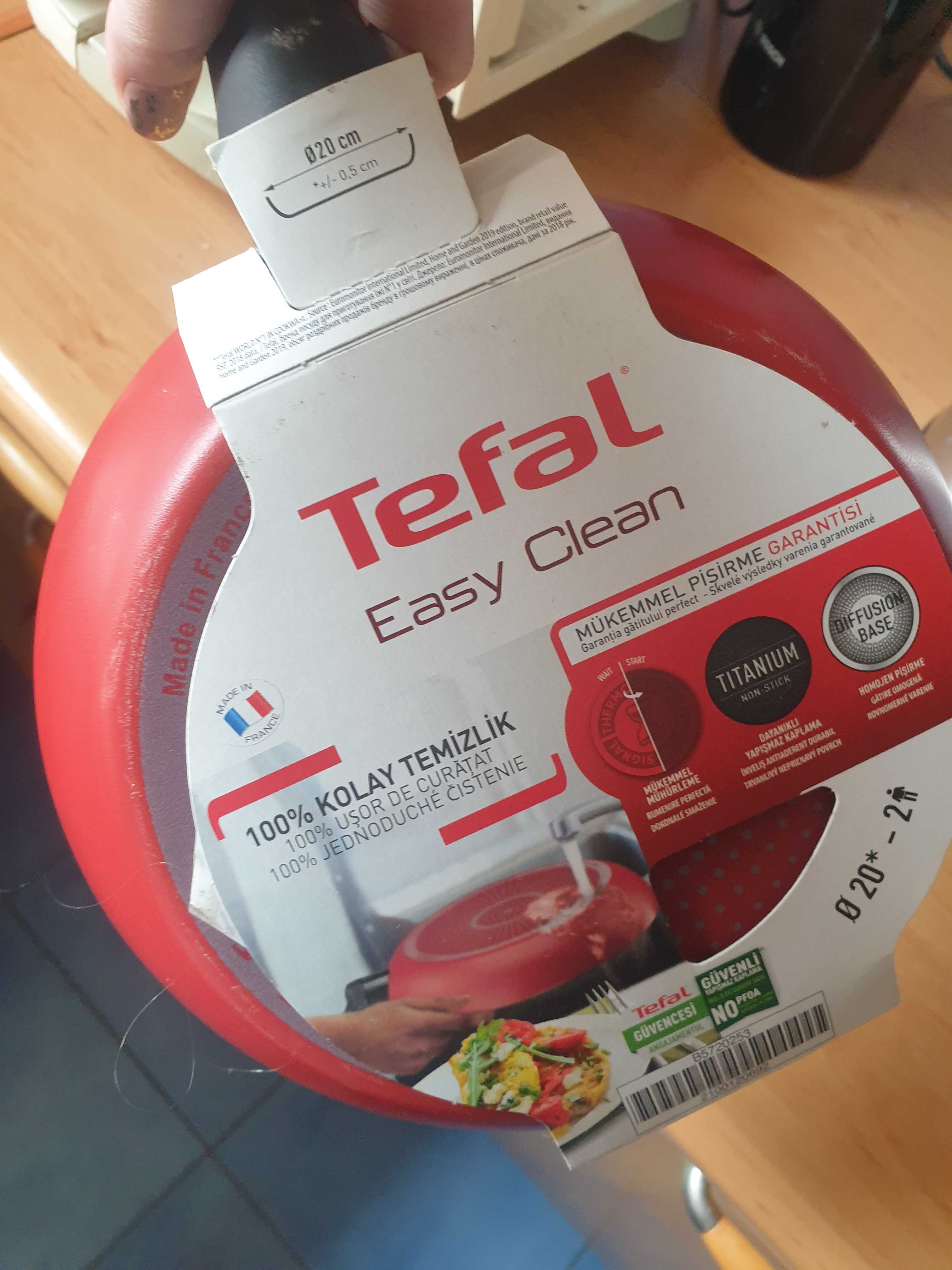 Patelnia tradycyjna Tefal 20 cm non-stick (nieprzywierająca)