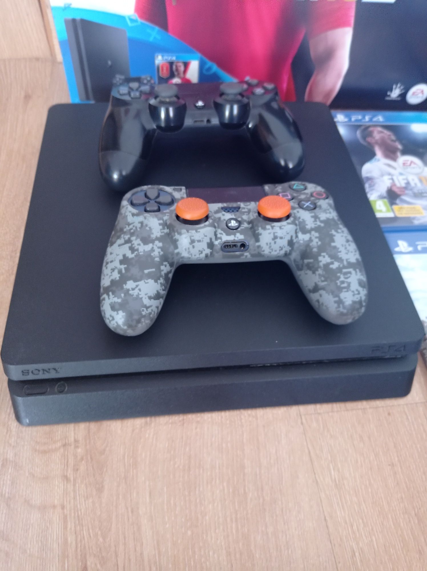 PS4 Slim + 2 comandos + 5 Jogos
