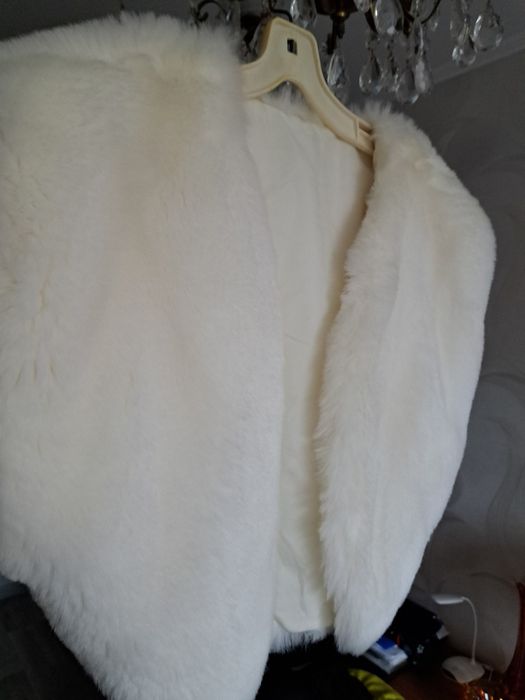 Жилет, накидка. Подойдёт для свадебной церемонии.