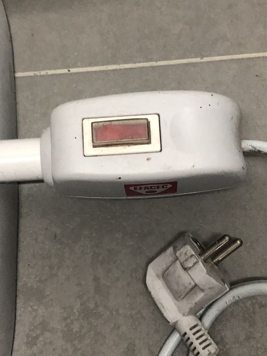 Toalheiro elétrico de pé Efacec