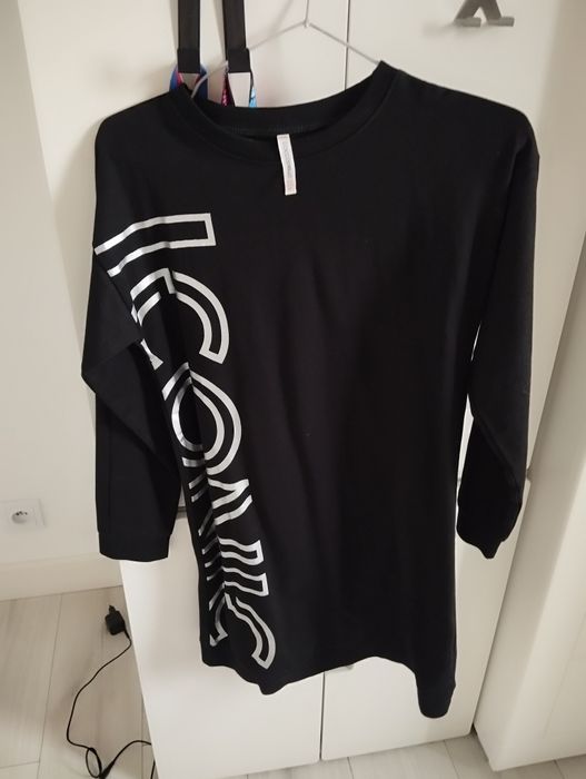 Sukienka coccodrillo rozmiar 152 czarna srebrny napis