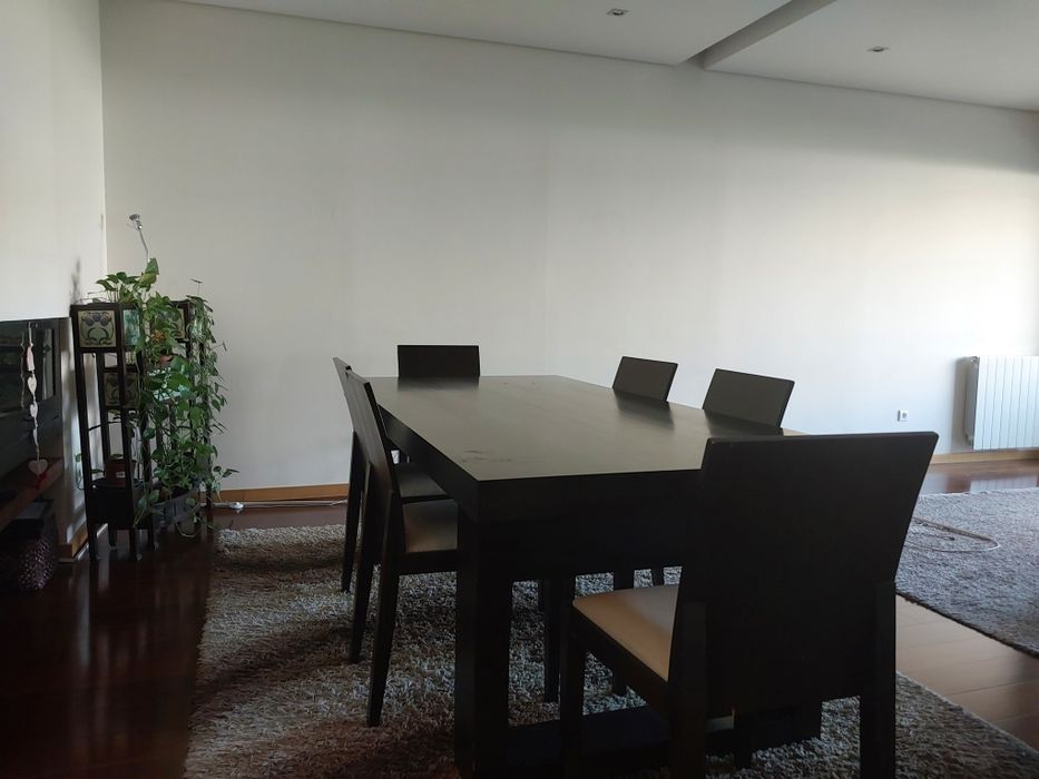 Mesa sala de jantar c/ cadeiras. 2,20mx1,00 m