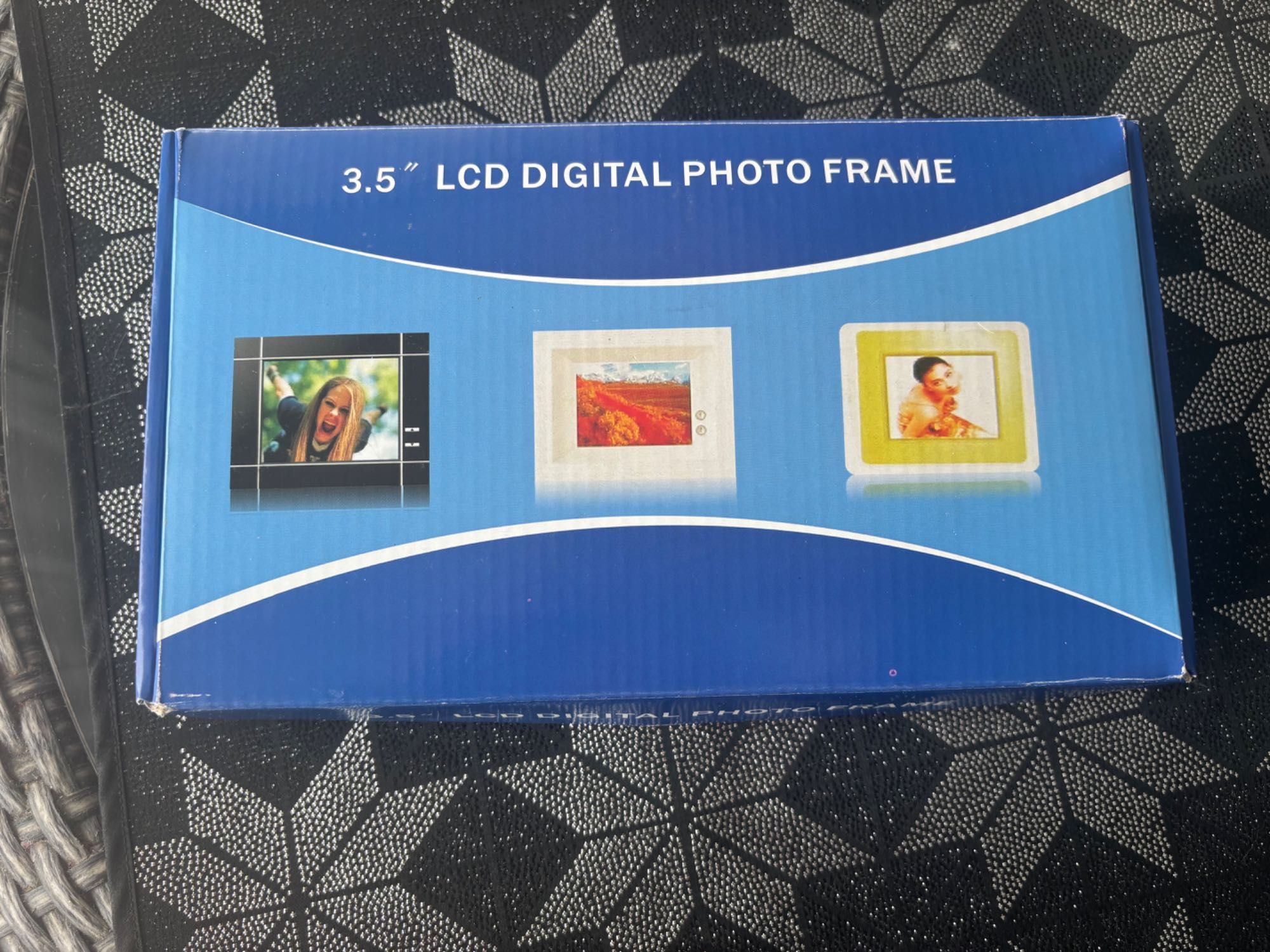 Ramka cyfrowa z ekranem LCD