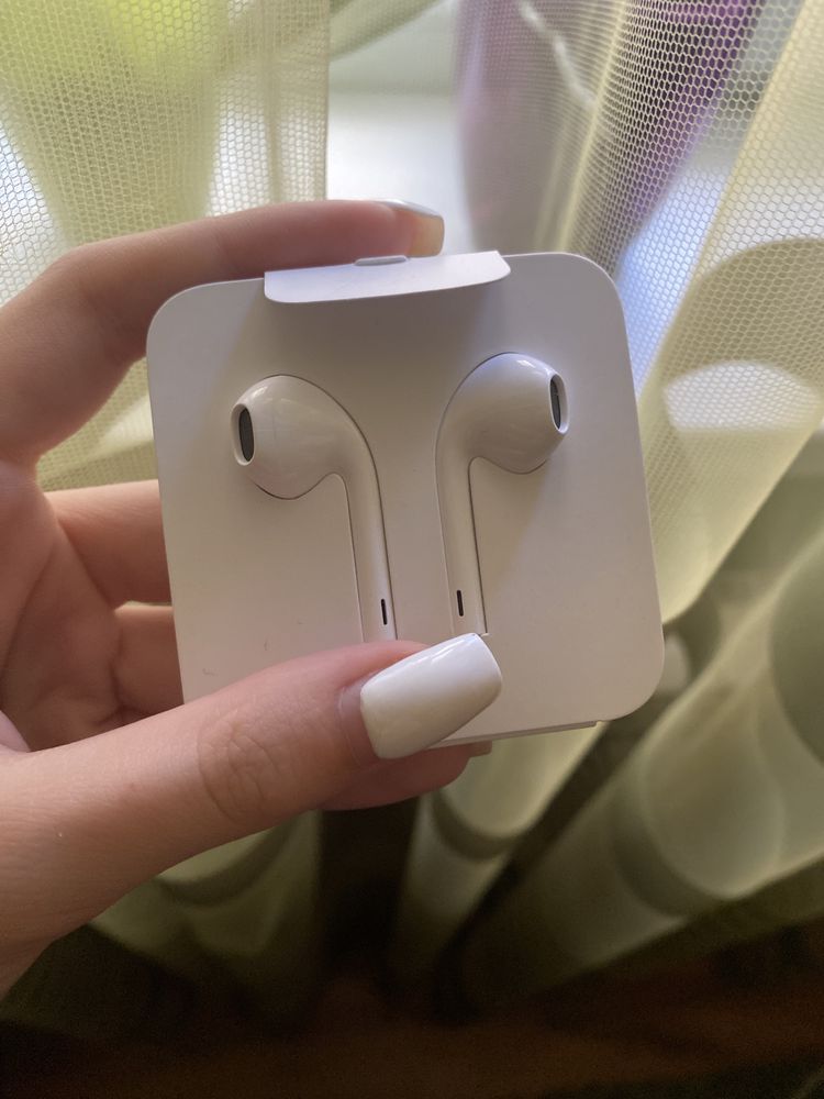 Новые  Наушники Apple iPhone EarPods Lightning Оригинал