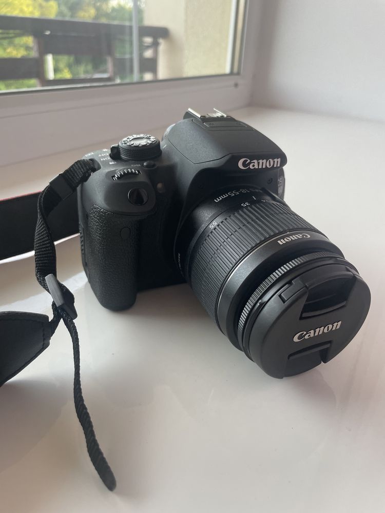 Фотоапарат Canon EOS 700D