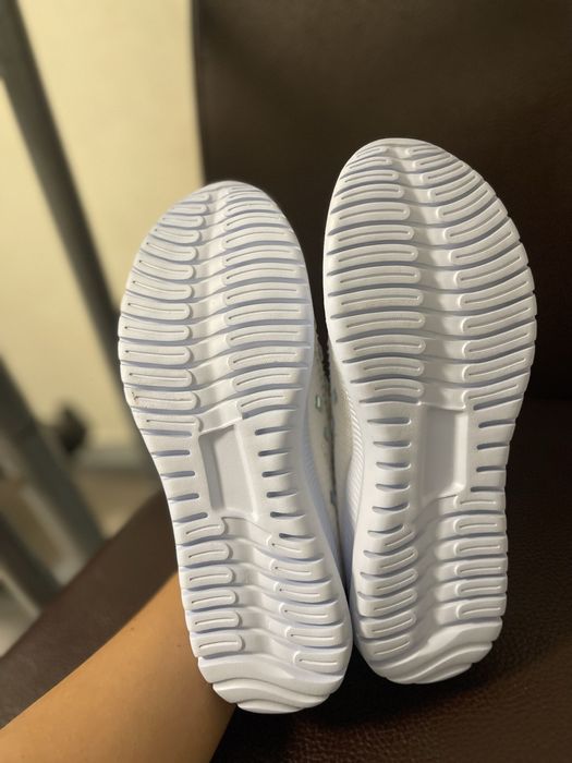 Женские белые кроссовки мокасины текстильные со стразами